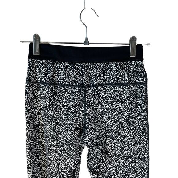 NIKE Dri Fit Women's Printed Cropped Legging Animal Print Size XS Gym Activewear - Picture 5 of 12